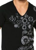Camiseta Preta com Gola V